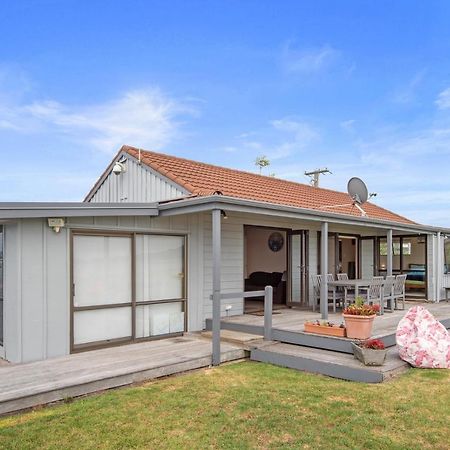 The Sunrise Bach - One Tree Point Holiday Home Exteriör bild