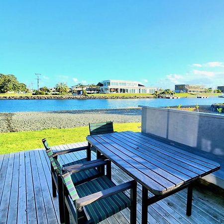 The Sunrise Bach - One Tree Point Holiday Home Exteriör bild