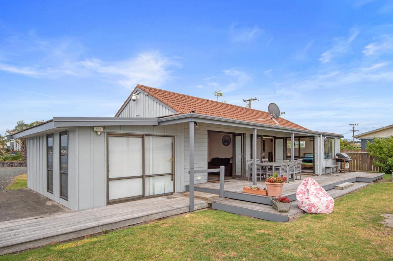 The Sunrise Bach - One Tree Point Holiday Home Exteriör bild