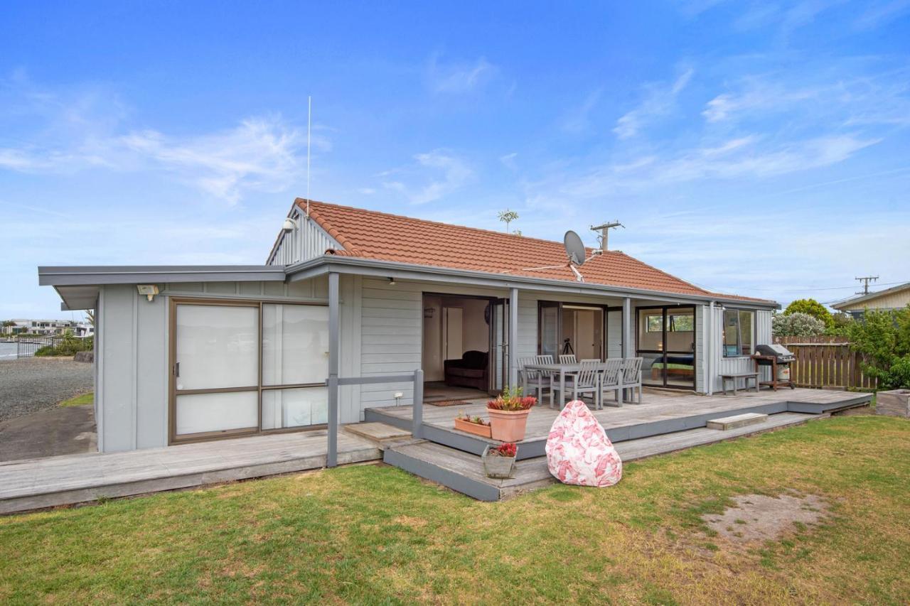 The Sunrise Bach - One Tree Point Holiday Home Exteriör bild