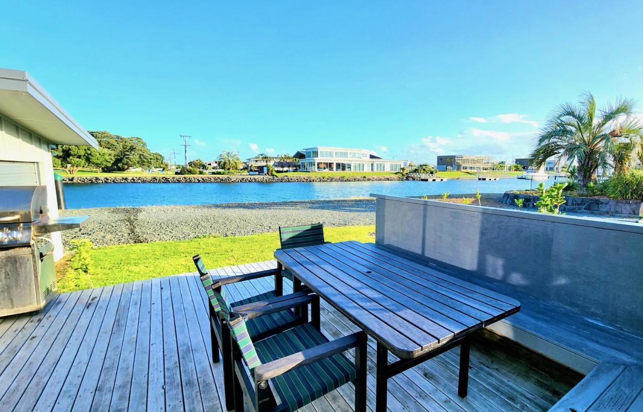 The Sunrise Bach - One Tree Point Holiday Home Exteriör bild
